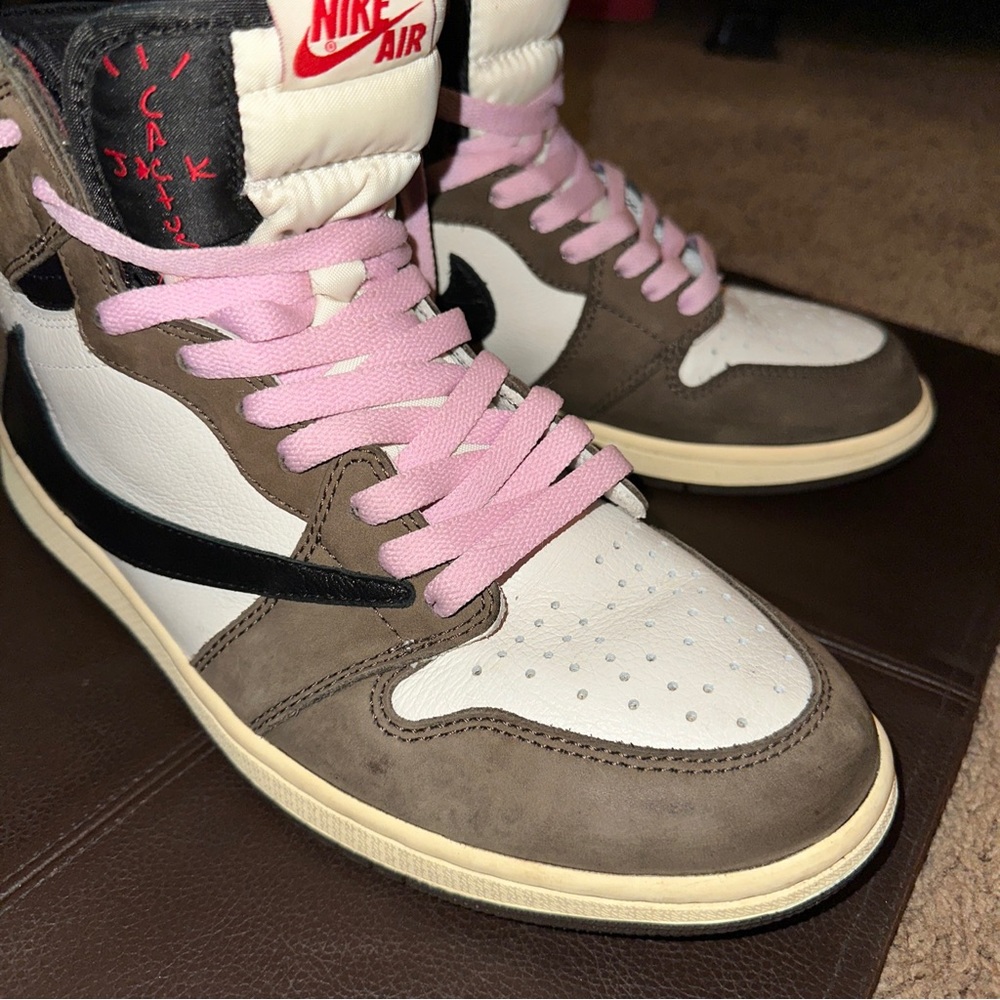 Jordan one retro Travis Scott
